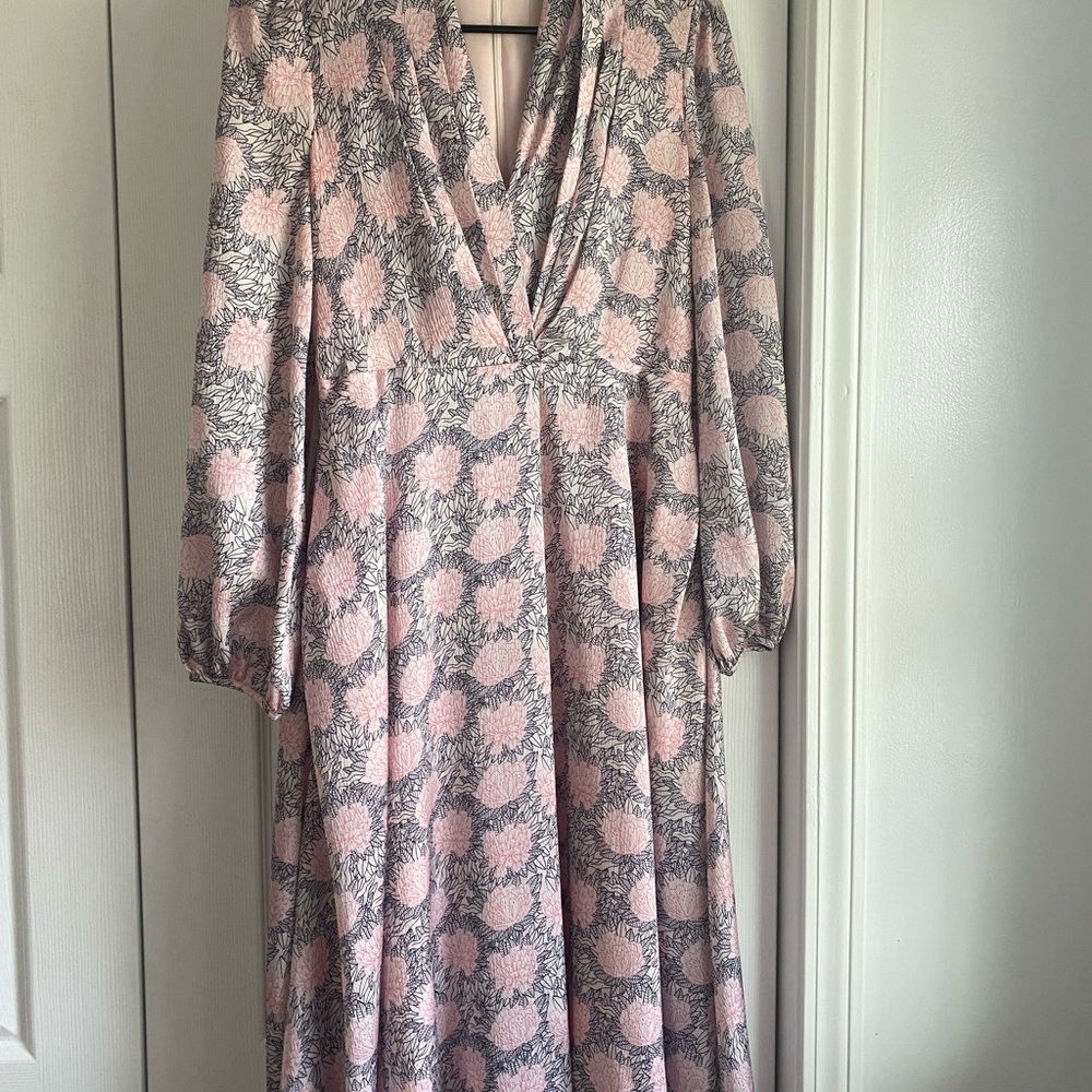 Pink Floral V-Neck Long Sleeve Dress